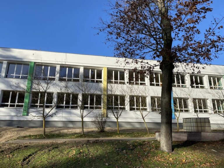 Czy&nbsp;rada odrzuci petycję nauczycieli w&nbsp;sprawie parkowania?