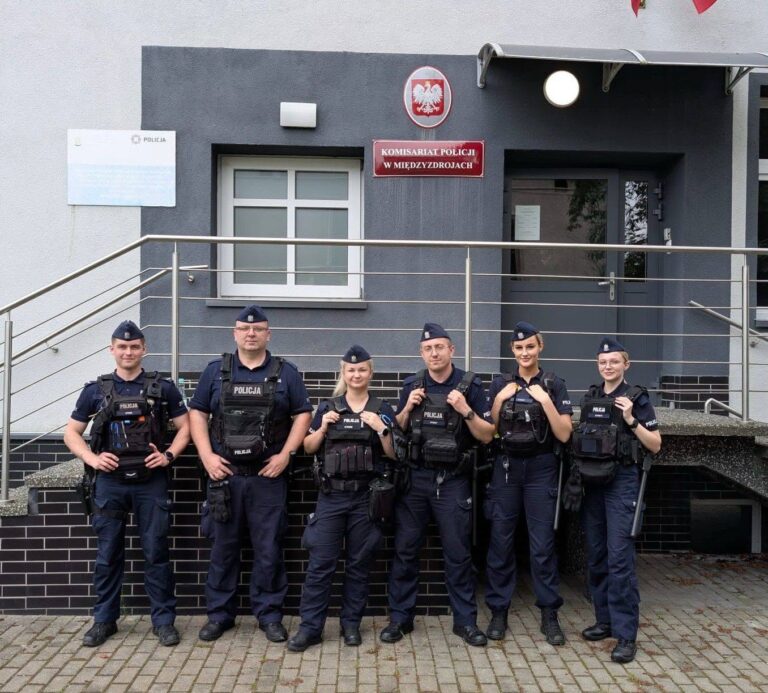 Młodzi policjanci rozpoczęli służbę w&nbsp;powiecie kamieńskim. Będą patrolować Dziwnów i&nbsp;Międzyzdroje