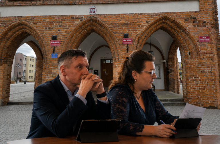 Burzliwa sesja w&nbsp;Kamieniu Pomorskim. Sadowski odwołany z&nbsp;Komisji Rewizyjnej, Kosińska i&nbsp;Mamzer składają rezygnacje