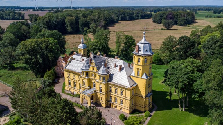 Nowe przedszkole w&nbsp;zabytkowym pałacu w&nbsp;Stuchowie. Trwa rekrutacja