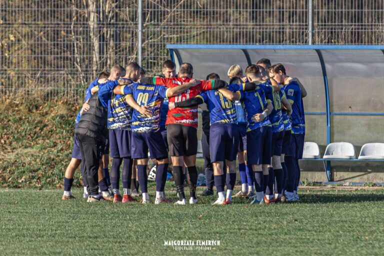 Co&nbsp;dzieje się z&nbsp;Koroną Stuchowo? Klub odwołuje kolejny sparing, a&nbsp;zawodnicy odchodzą