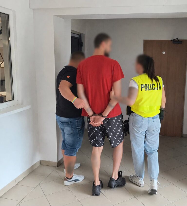 Wulgarne napisy na&nbsp;budynkach w&nbsp;Międzyzdrojach. Straty oszacowano na&nbsp;6,5 tys. zł
