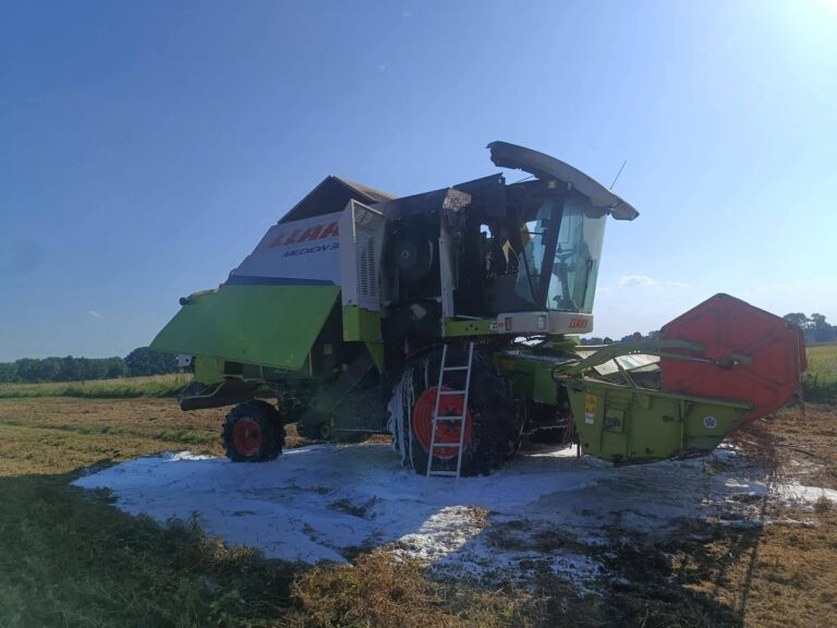 Pożar kombajnu podczas prac polowych w&nbsp;Kłodzinie