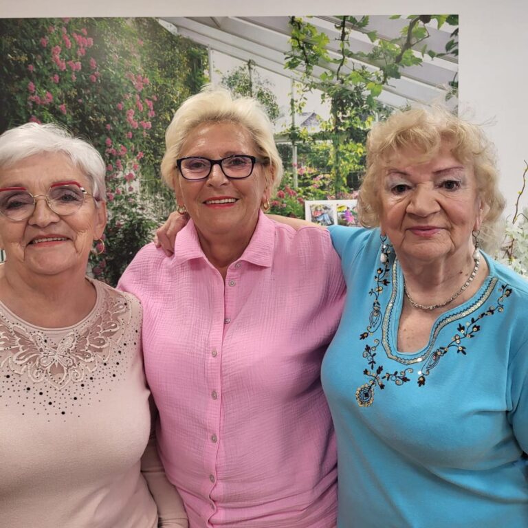 Kosmetyczne szaleństwo w&nbsp;Klubie Senior+. Pracownia zamieniła się w&nbsp;salon piękności