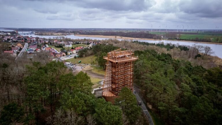 Wolin Tower Disco już 29 sierpnia. Muzyka, humor i&nbsp;taneczna noc w&nbsp;Parku Miejskim