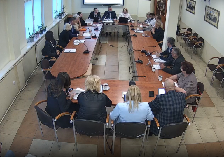 Dziwnów uchwalił stypendium za&nbsp;ocenę z&nbsp;zachowania. Wojewoda: to&nbsp;niezgodne z&nbsp;prawem