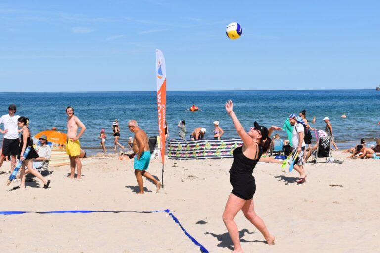 Sześć drużyn rywalizowało na&nbsp;plaży w&nbsp;Dziwnowie