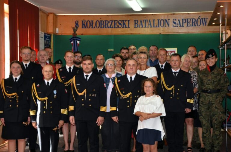 Uroczyste przekazanie obowiązków dowódcy 8. Batalionu Saperów MW w&nbsp;Dziwnowie. Do&nbsp;rezerwy przeszedł kmdr ppor. Marek Żarnowski