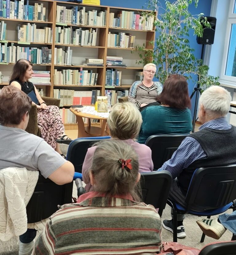 Spotkanie z&nbsp;Anną Błaszczuk w&nbsp;kamieńskiej bibliotece