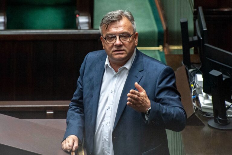 Autokuszety? Poseł Artur Łącki pyta ministra o&nbsp;powrót wagonów dla samochodów
