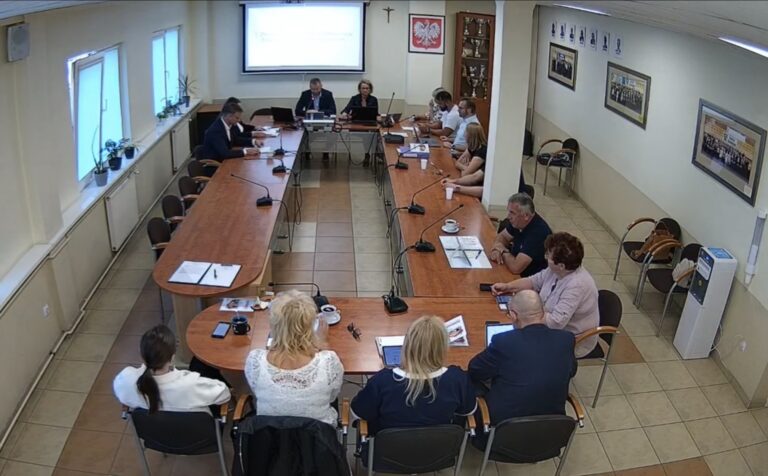 Dziwnów. Burmistrz informuje o&nbsp;kosztach obsługi prawnej gminy