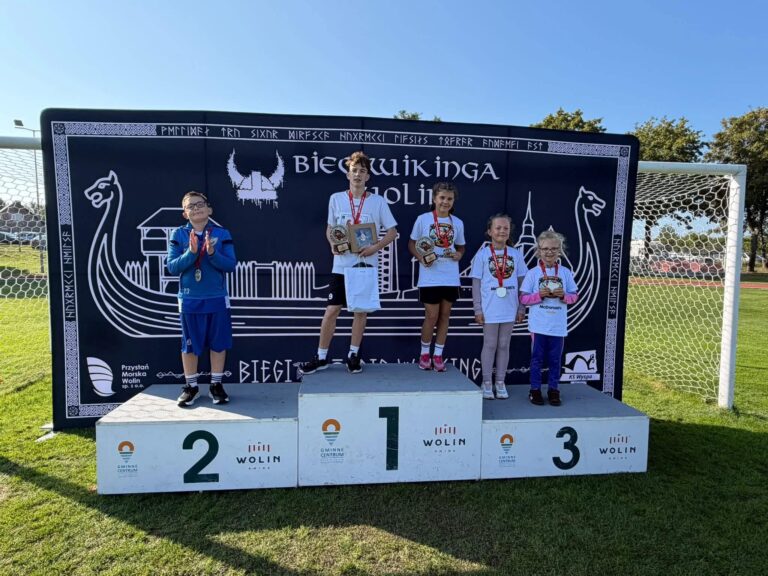 Uczniowie SP1 na&nbsp;podium Biegu Małego Wikinga w&nbsp;Wolinie