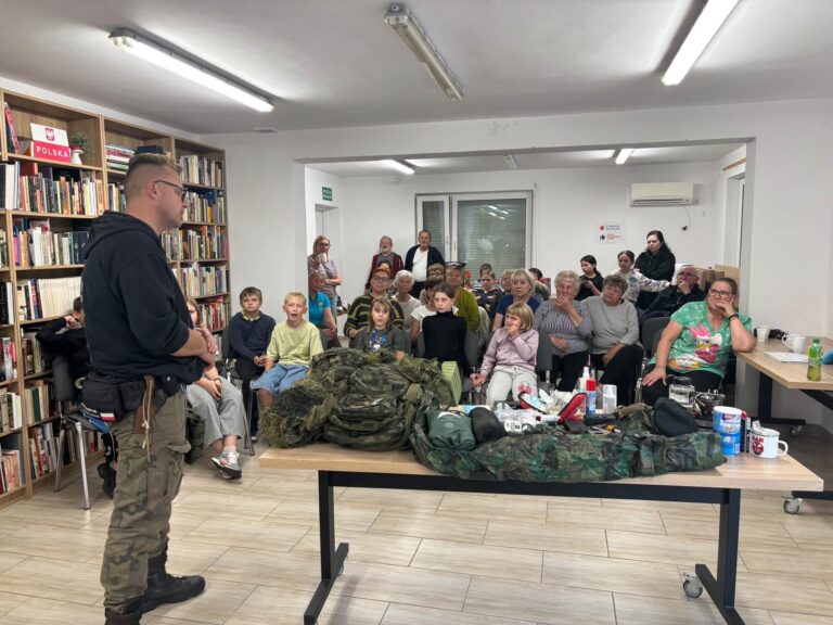 Międzywodzie uczy się pierwszej pomocy. Warsztaty z&nbsp;goglami VR i&nbsp;plecakiem ewakuacyjnym