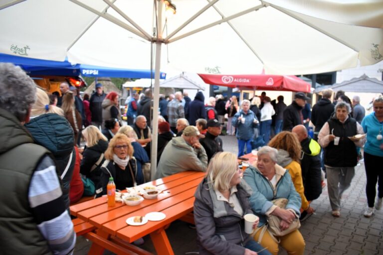 Międzywodzie pożegnało lato. Muzyka, wspólna zabawa i&nbsp;regionalne przysmaki [zobacz zdjęcia]