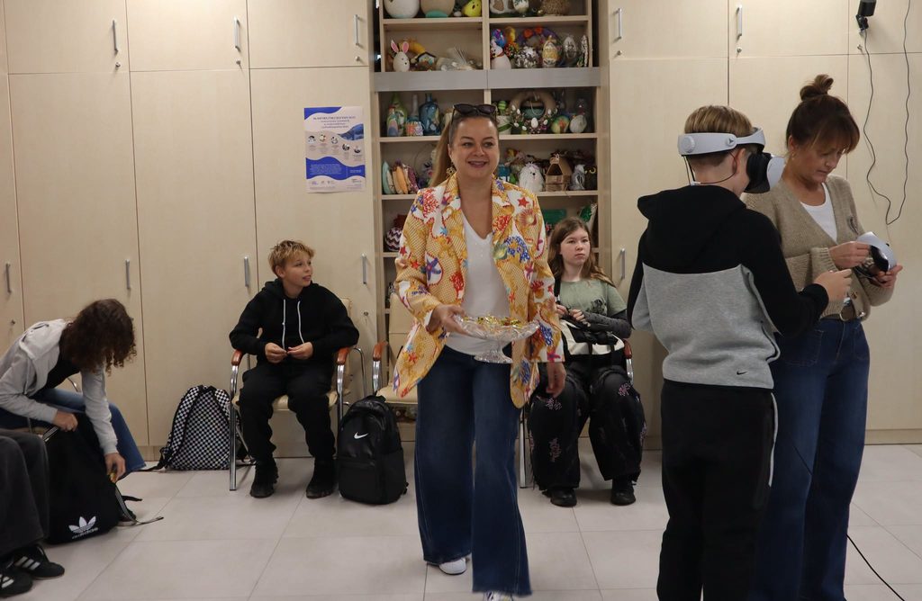 Uczniowie z Ładzina w wirtualnej rzeczywistości międzyzdrojskiej biblioteki 2 829520043 1134121545786530 2667279925000049658 n