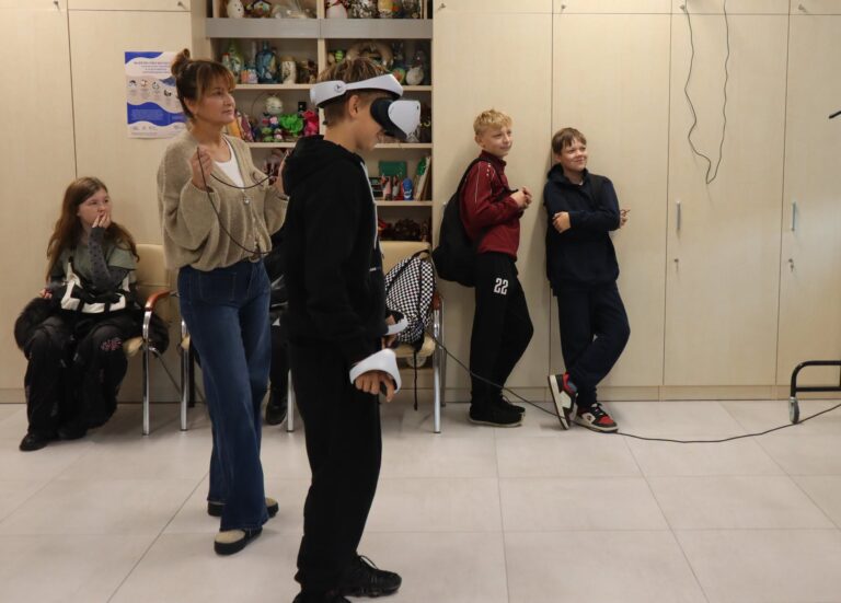 Uczniowie z&nbsp;Ładzina w&nbsp;wirtualnej rzeczywistości międzyzdrojskiej biblioteki