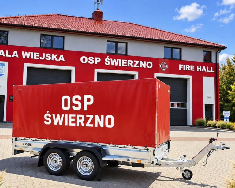 Nowy sprzęt dla OSP Świerzno. Jednostka pozyskała przyczepkę transportową