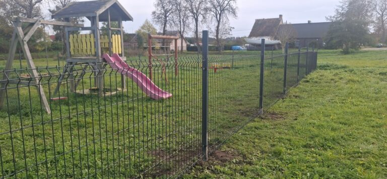 Nowe ogrodzenie placu zabaw w&nbsp;Świńcu