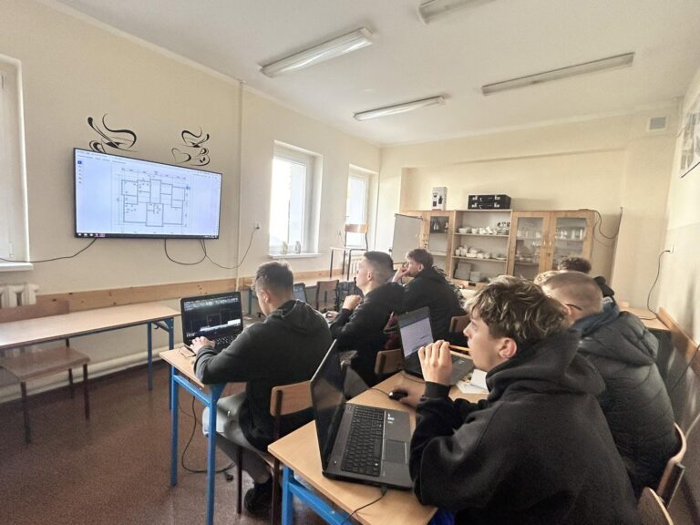 Uczniowie Technikum Budowlanego w&nbsp;Wolinie ukończyli kurs AutoCAD