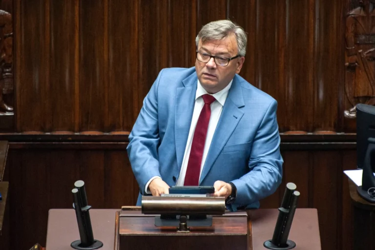 Poseł Łącki pyta MON o&nbsp;przywrócenie do&nbsp;wykorzystania pasa startowego w&nbsp;Łukęcinie