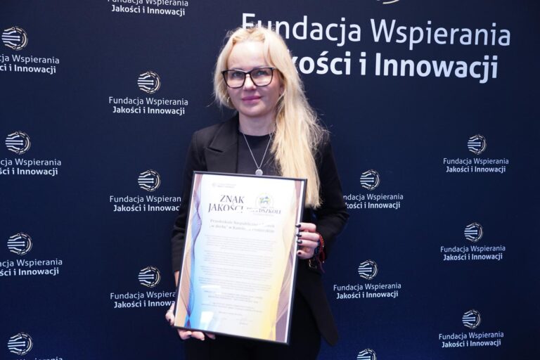 „W Dechę” z&nbsp;prestiżowym Znakiem Jakości „Bezpieczne Przedszkole – Przyjazne Miejsce 2026” [zobacz zdjęcia]